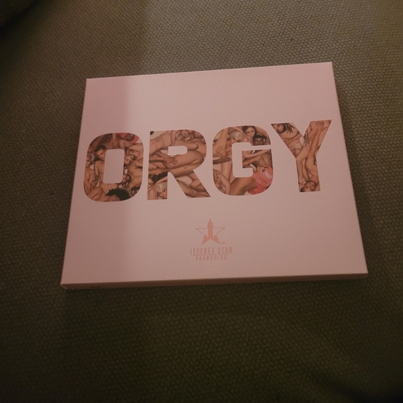 Jeffree star orgy palette